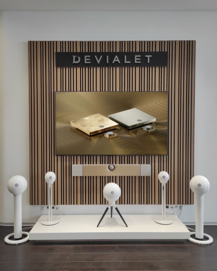 Audio technika v showroome Devialet Corner.