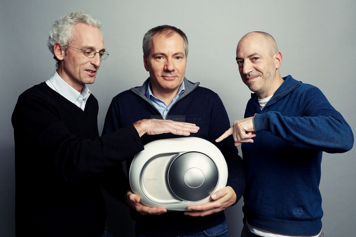 Zakladatelia Devialetu Pierre-Emmanuel Calmel, CEO Quentin Sannié a Emmanuel Nardin. 