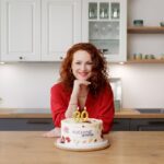 Herečka Markéta Hrubešova pri narodeninovej torte.