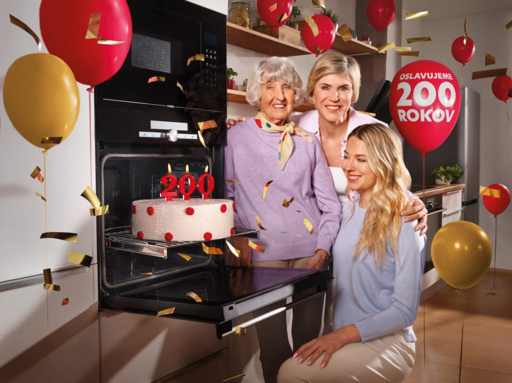 Kateřina, Zdenka a Lucie Neumannové pri rúre Mora, 200 rokov.