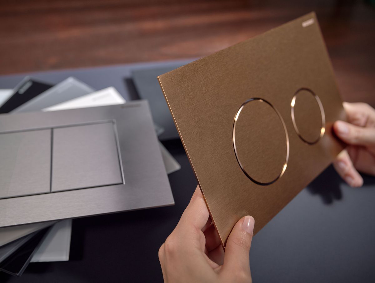 Minimalistické a tenké tlačidlá na splachovanie Geberit.