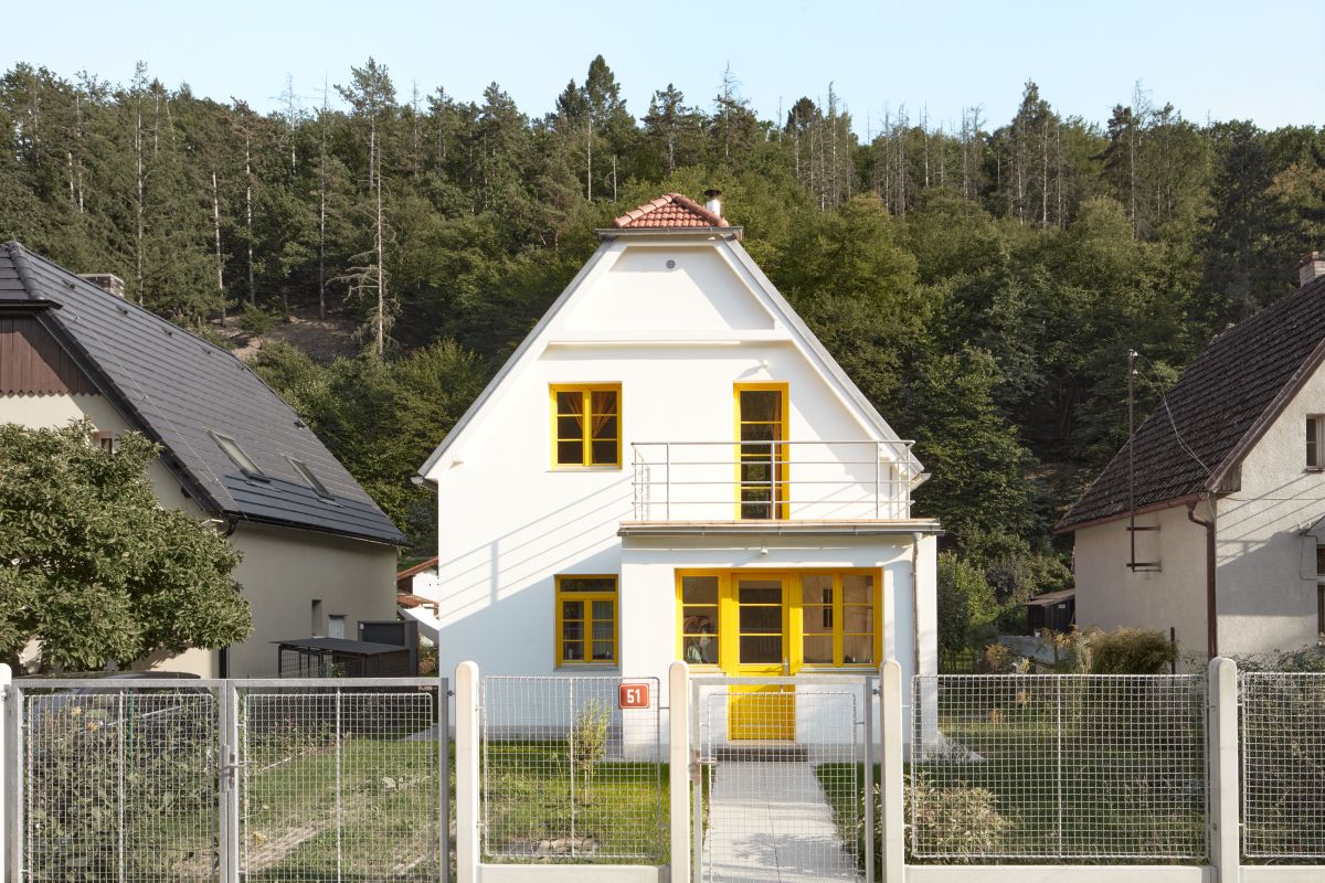 Storočný domček ponúka po rekonštrukcii nadčasový, hoci jednoduchý komfort. 