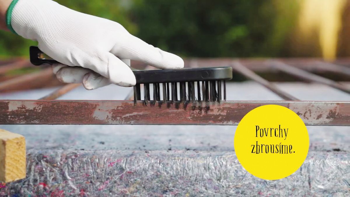Čistenie a brúsenie kovu.