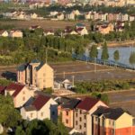 Rodinné domy pri poliach v Šanghaji.