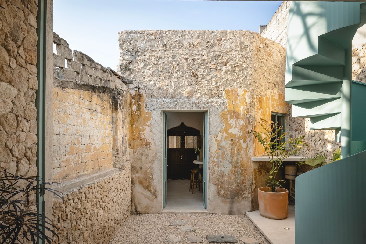 Kde to bolo možné, architekti zachovali pôvodné murované steny.