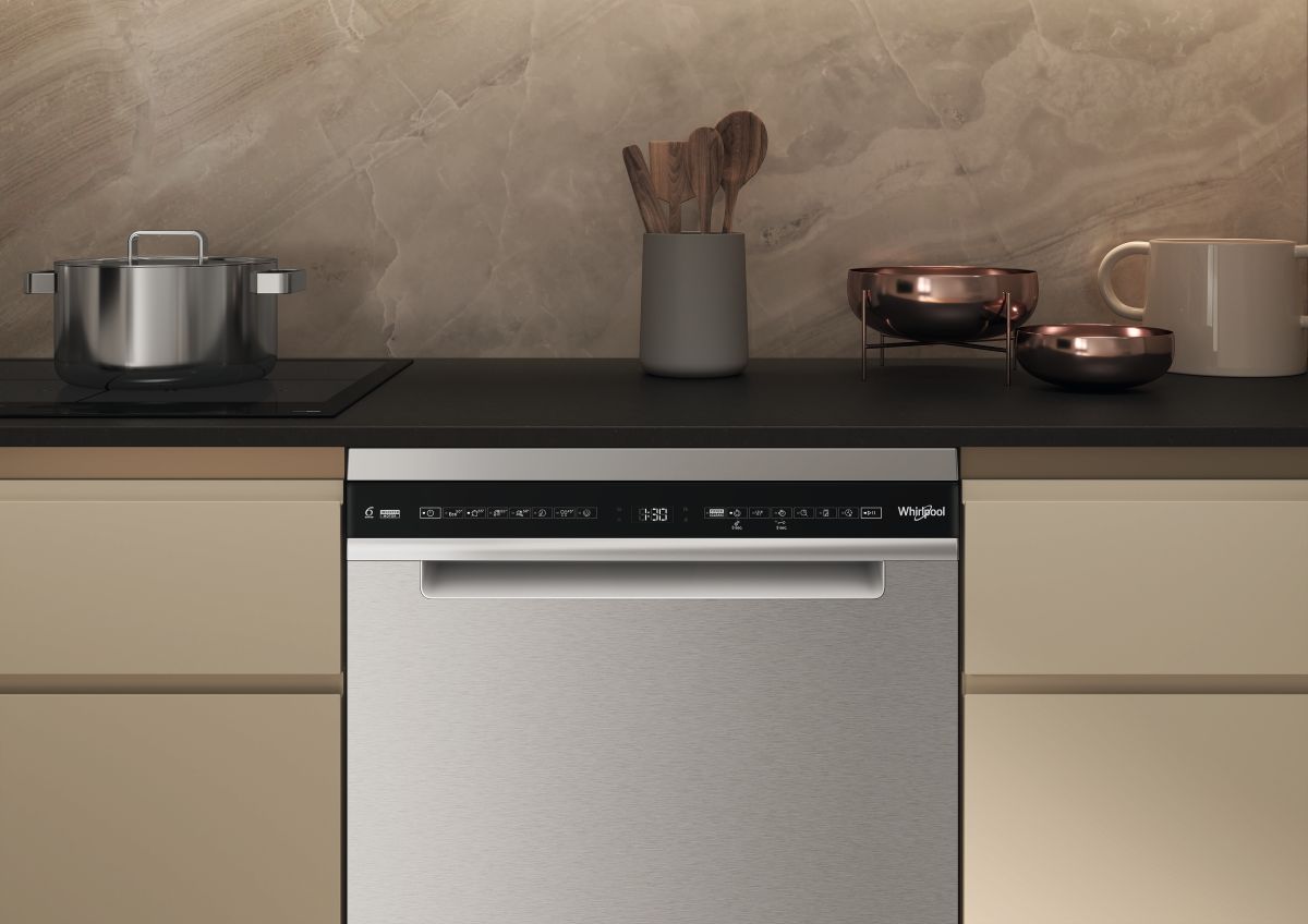 Umývačka riadu Whirlpool.