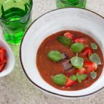 Gazpacho polievka z paradajok a jahôd.