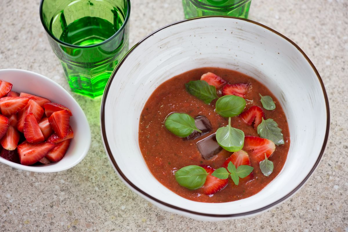 Gazpacho polievka z paradajok a jahôd.