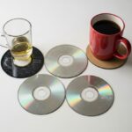 Staré CD ako podložky pod poháre.