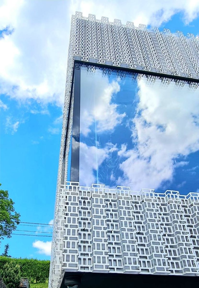 Hliníkové okná ako súčasť rodinného domu.