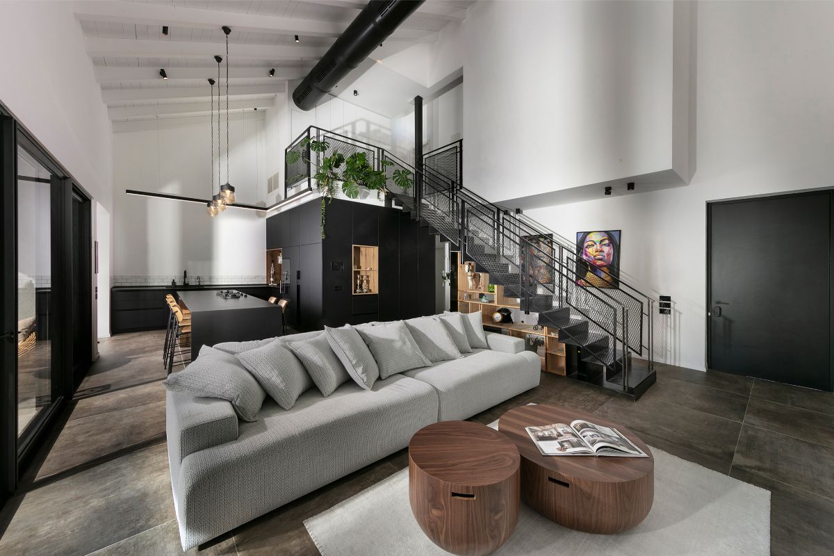 Interiér pôsobí nadčasovo a štýlovo, ale zároveň aj útulne a príjemne domácky.