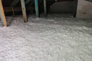 Fúkaná izolácia na podlahe, Axa Property.