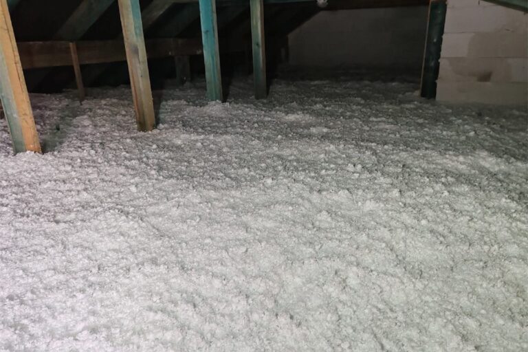 Fúkaná izolácia na podlahe, Axa Property.