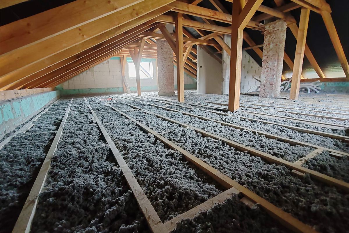 Zateplenie stropu fúkanou izoláciou, Axa property.