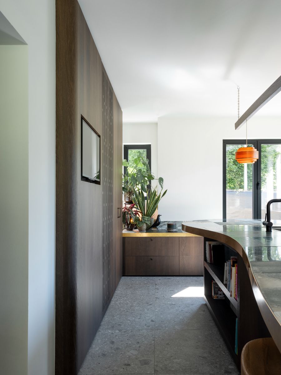 Pôvodná kuchyňa v dome bola už zastaraná a dosť malá. Pri rekonštrukcii