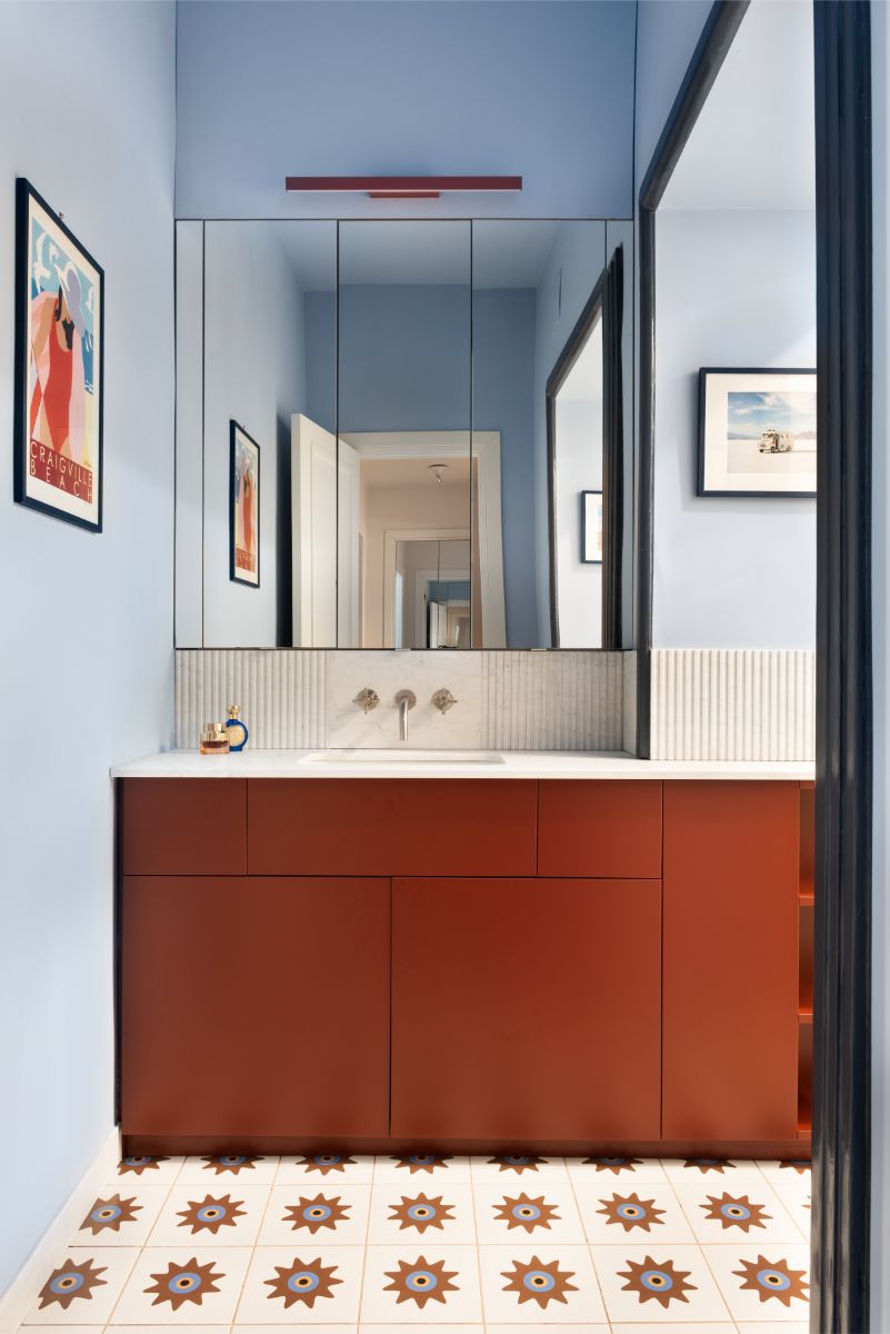 Hlavná kúpeľňa en suite.