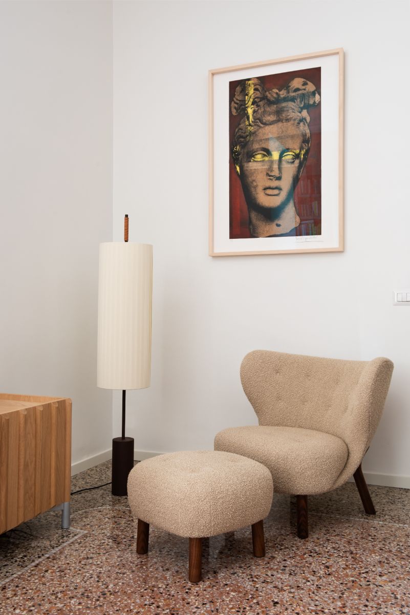 Materiály použité v byte sú cielene príjemne mäkké a hrejivé.