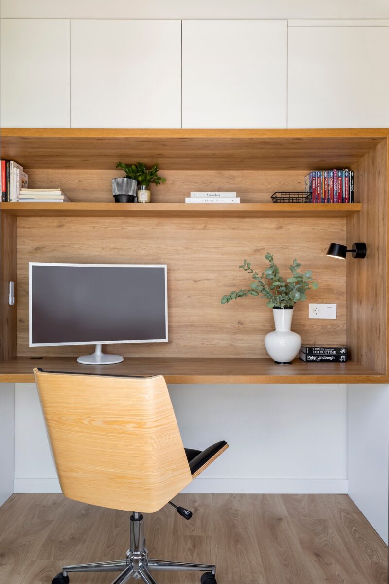 Pracovný kútik je navrhnutý s ohľadom na funkčnosť aj štýl.