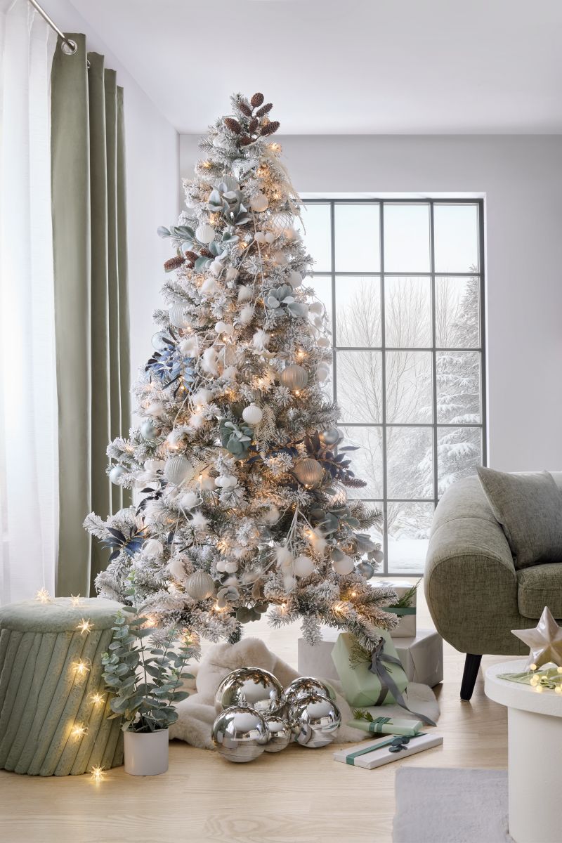 Materiály pri Frosty Winter – bobkový list, úplet, plyš, kamenina.