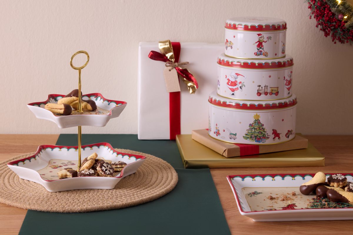 Poschodový tanier XMass, 19,99 €; servírovacia tácka XMAS, 15,99 €.