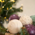 Detail vlastnoručne vyrobených vianočných gúľ.