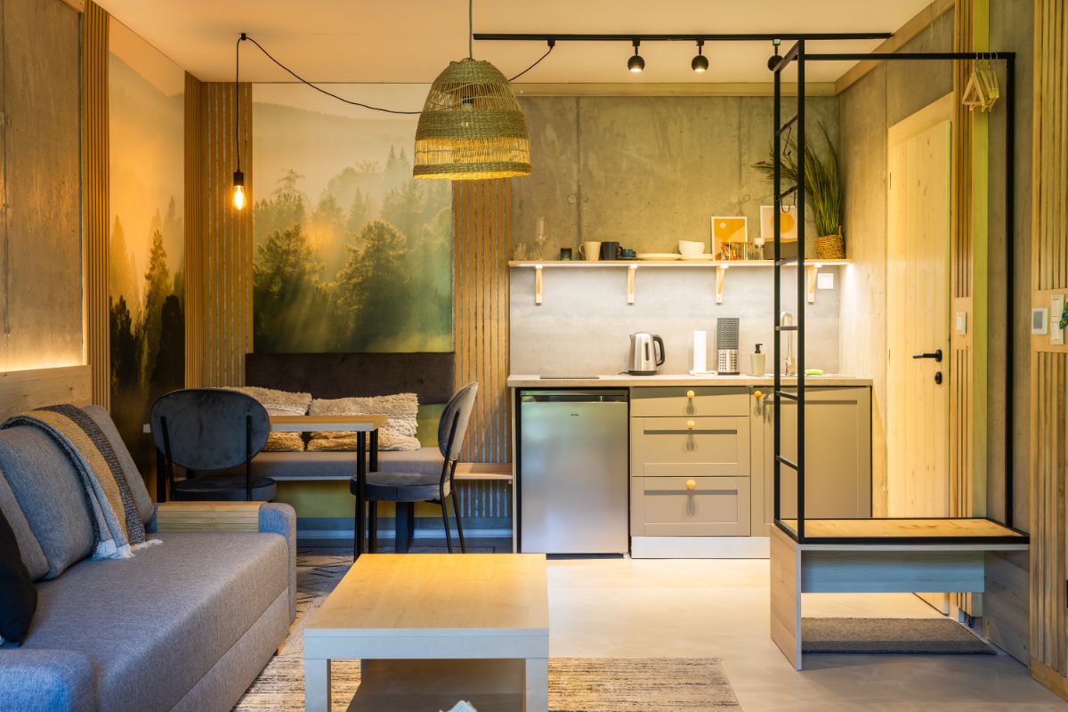 Izby v suteréne sú otočené na sever. Architekti si preto dali záležať na dobrom osvetlení.