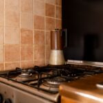 Antikorový plynový sporák s moka kanvicou.