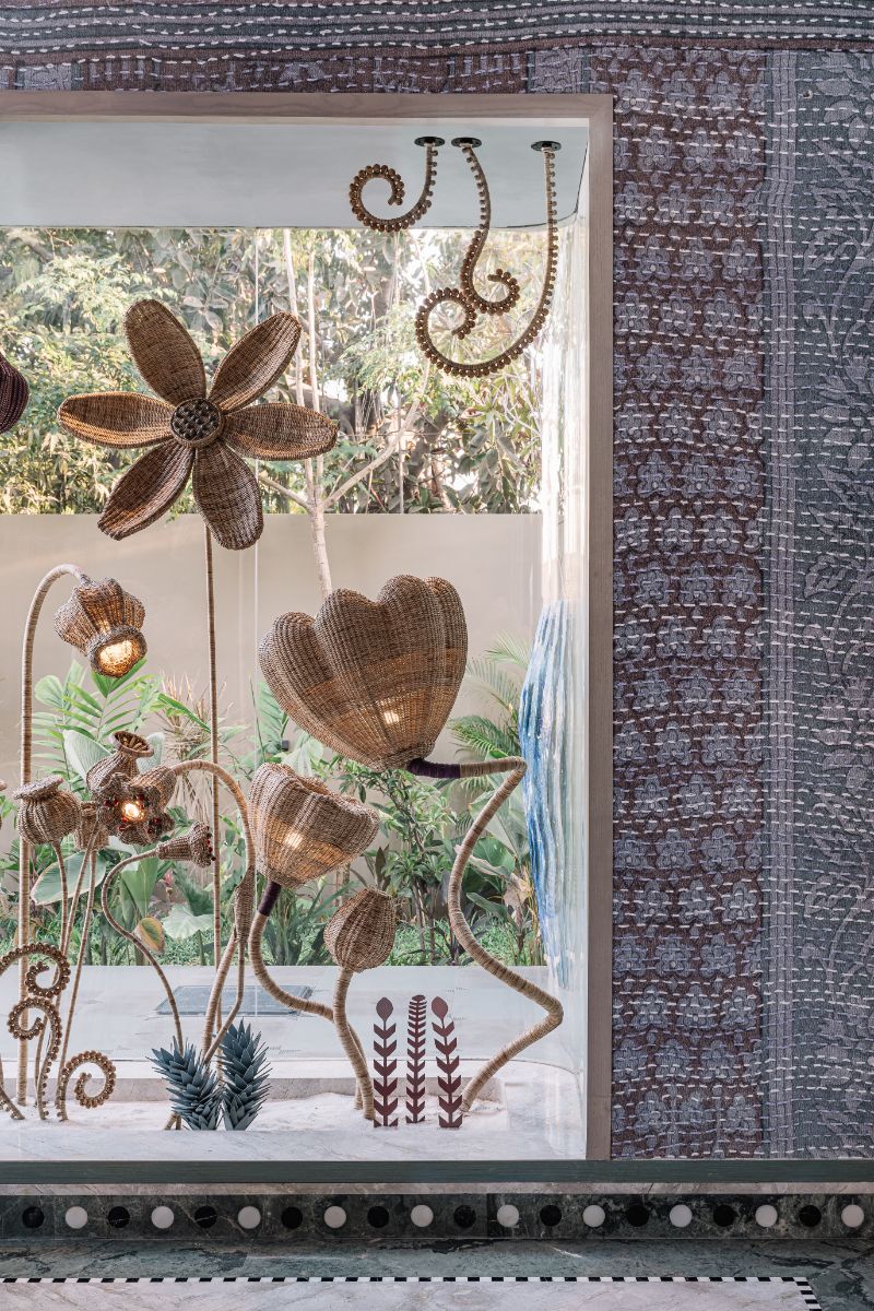 Dom pri ctí nielen ľudskú prácu remeselníkov, ale aj lokálnu kultúru a dedičstvo.