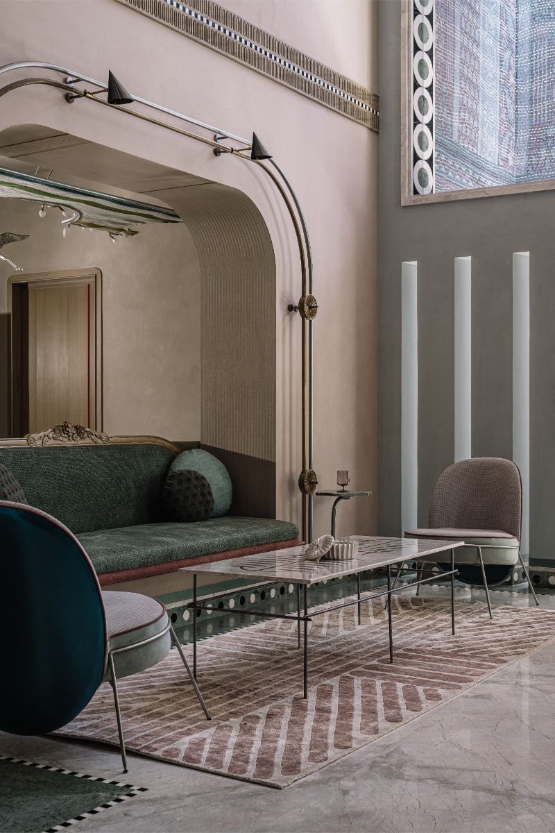 Dom je síce na pohľad veľký a svojím spôsobom prepychový, no miesto okázalosti si volil rešpekt ku kultúre, ľuďom aj planéte.