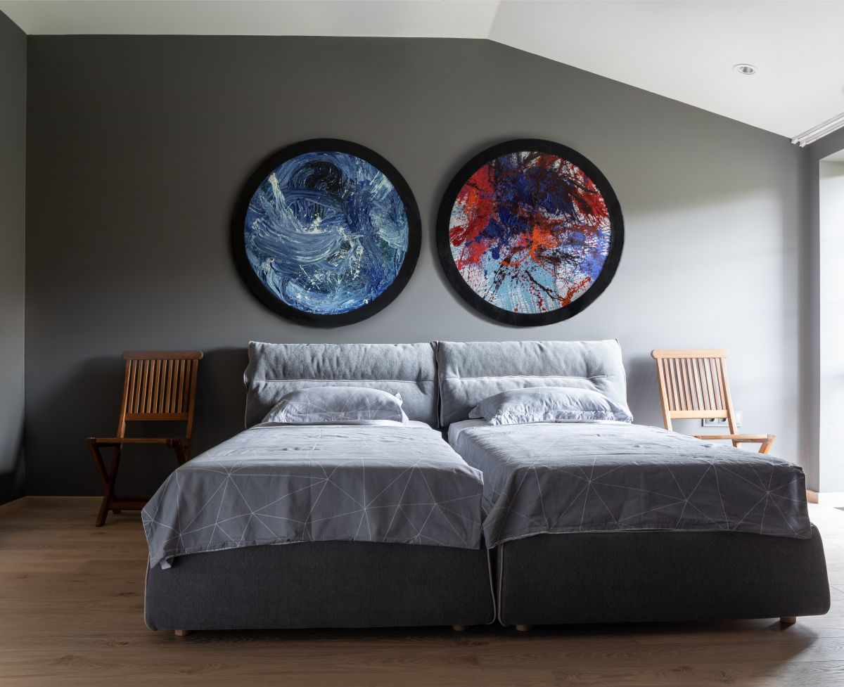 Na poschodí sa okrem domácich môžu vyspať aj hostia.