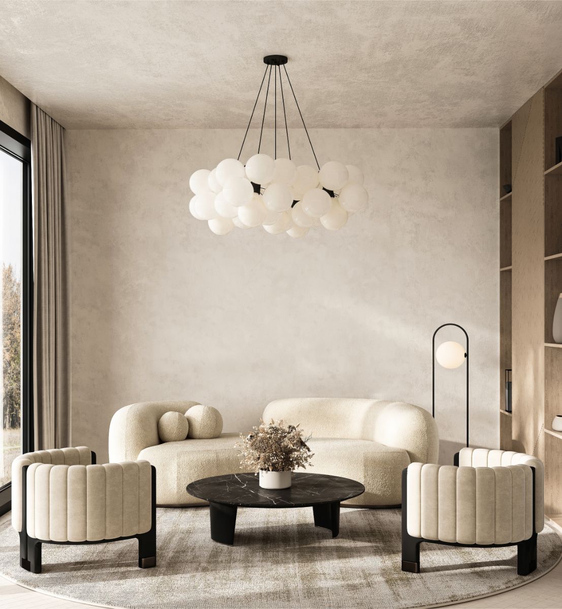 Svetlá miestnosť so zaobleným sedacém nábytkom a béžovou stierkou.