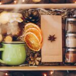 Darčeková krabica s čajmi a hrnčekom.