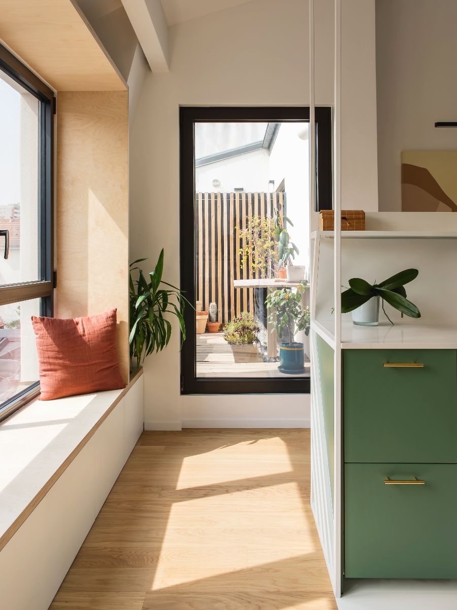 Loftový byt vznikol v priestoroch bývalej priemyselnej budovy. Je vzdušný, otvorený, slnečný a má dokonca aj vonkajšiu terasu.