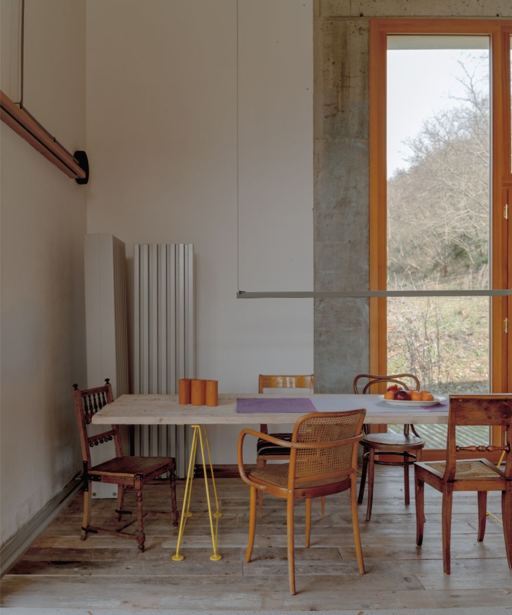 Priestor vysoký dve poschodia nechali architekti otvorený zámerne. Cieľom bolo priniesť dovnútra čo najviac svetla.