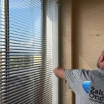 Montáž horizontálnych žalúzií.