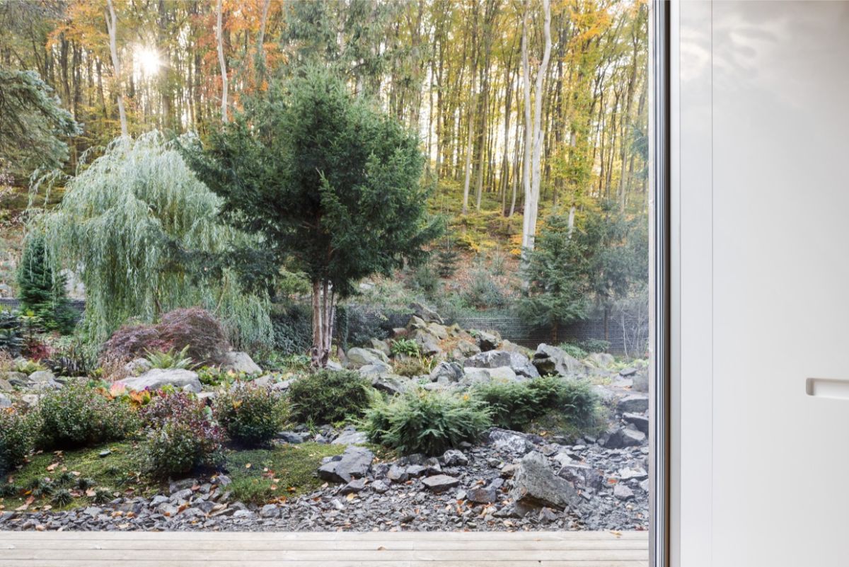 Dom Banánka obklopuje krajina Považského Inovca.