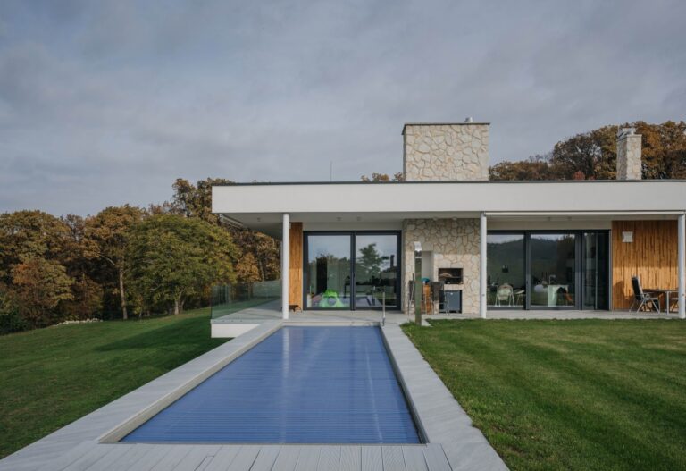 Rodinný dom s bazénom.