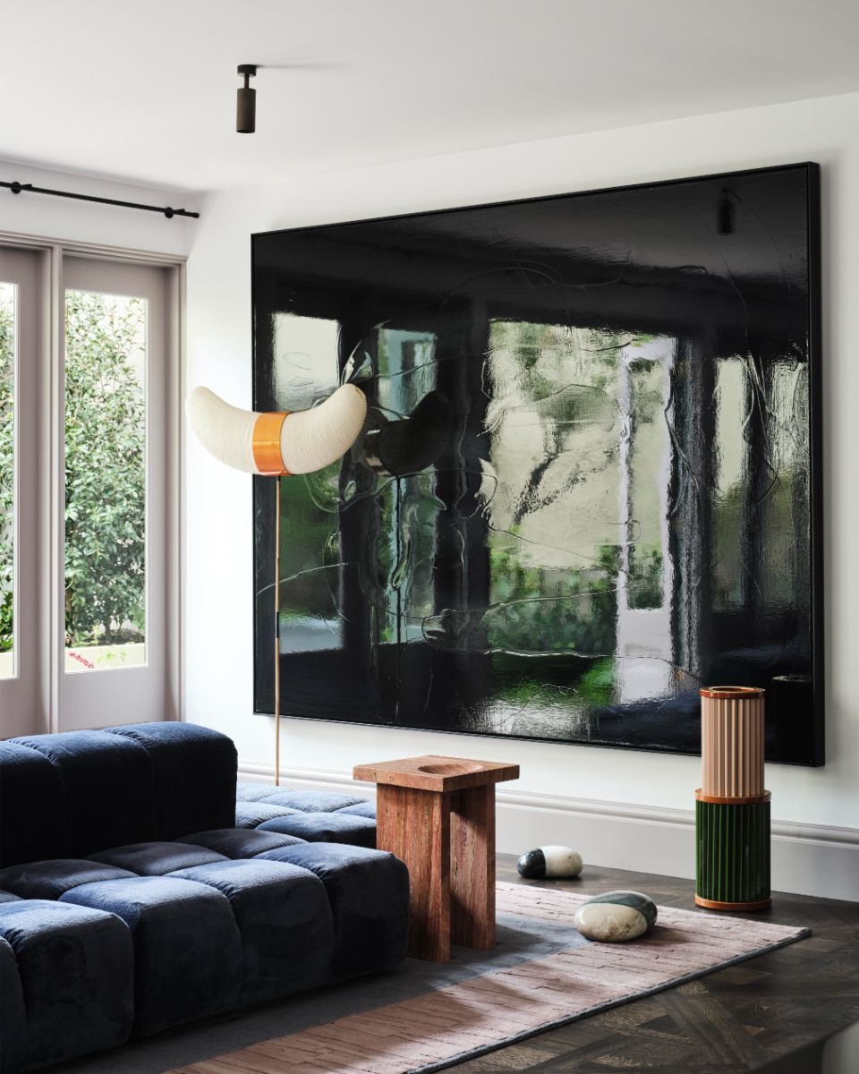 Pri tvoDizajn mala na starosti Jillian Dinkel, s ktorou majitelia spolupracovali už po druhý raz.rbe interiéru sa profesionáli zamerali na čo najvyššiu kvalitu povrchových úprav a precíznosť detailov.