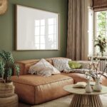 Hnedá modulárna koženková pohovka pred zelenou stenou okrúhly konferenčný stolík a jutový koberec.