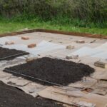 Výroba záhonov bez rýľovania.