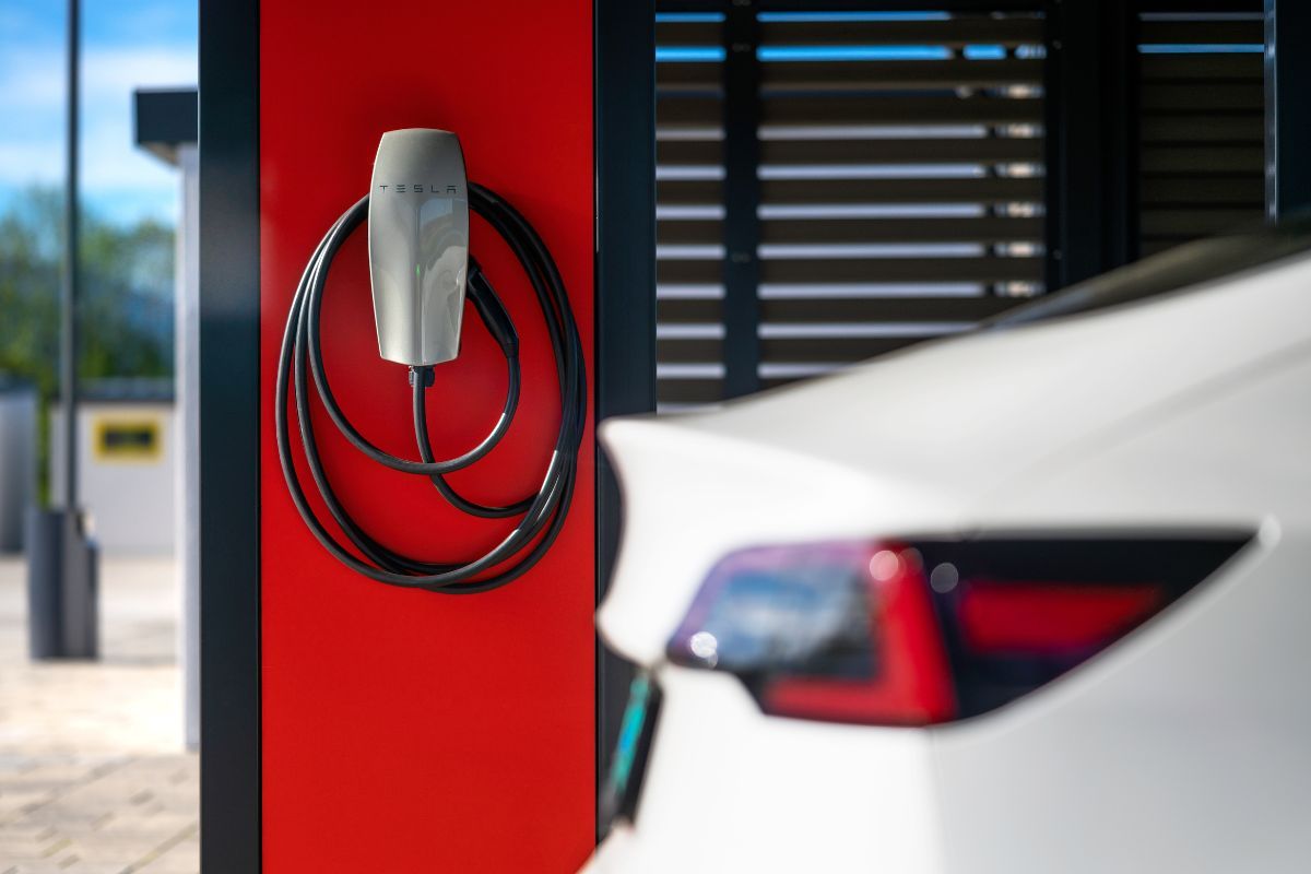 Detail na nabíjačku na elektromobily.