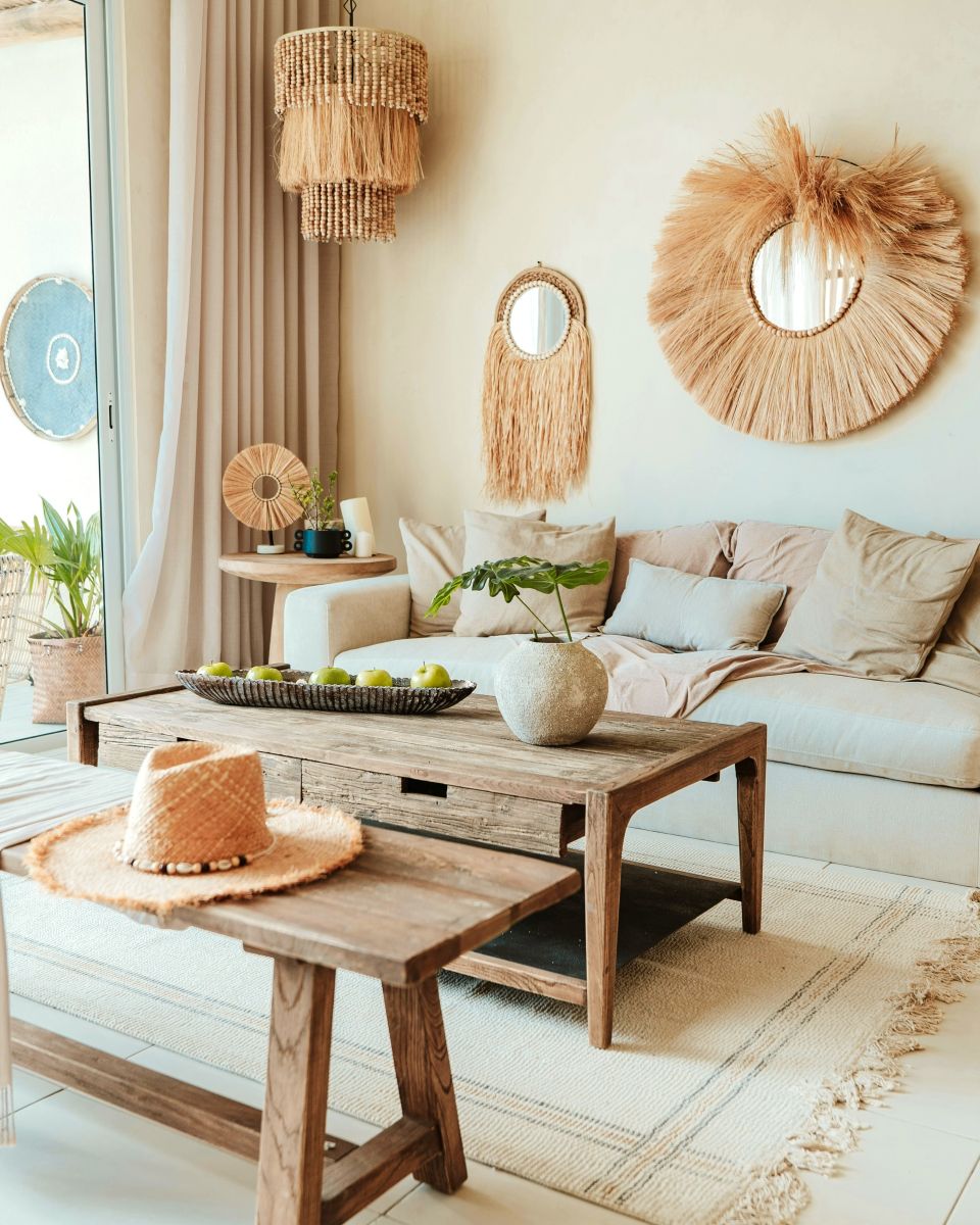 Ak budete sezónny dekor pravidelne obmieňať, miestnosť bude pôsobiť stále o trocha inak aj pri minimálnej snahe.