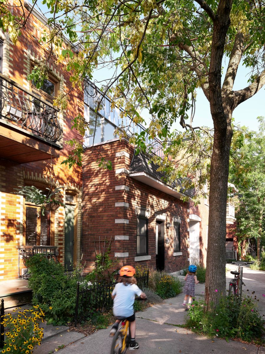 V mestách ako je Montreal sa v 20. storočí stavali pre nižšiu strednú vrstvu menšie rodinné domy. Pre ich jednoduchý tvar s rovnou strechou a skromné rozmery ich prezývali krabicami od topánok.