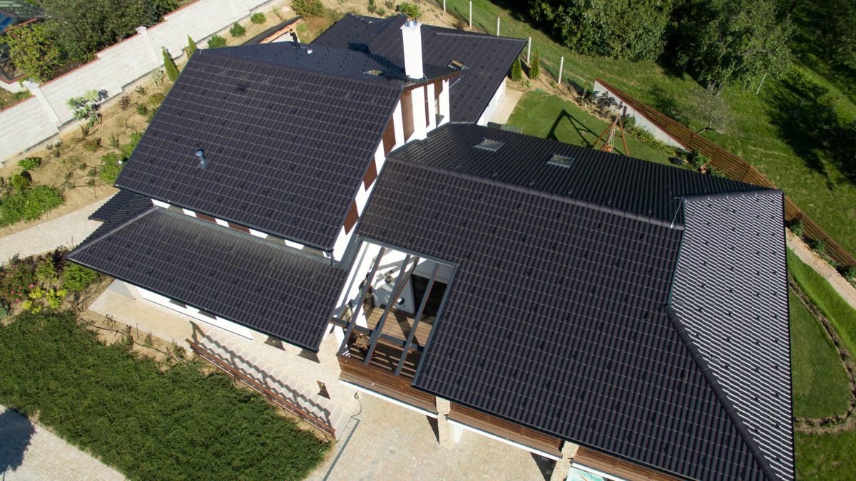 Strešná krytina Danubia Carbon na rodinnom dome.