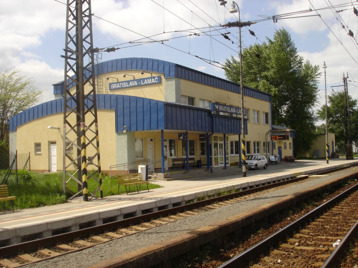 Budova železničnej stanice Bratislava-Lamač,
