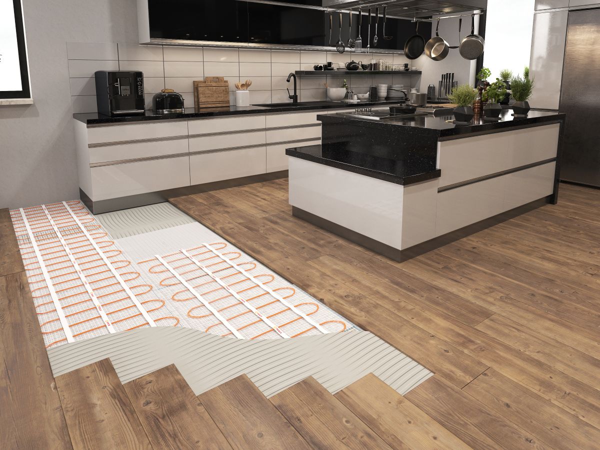 Elektrické podlahové vykurovanie je ideálnym riešením z hľadiska spotreby energie a optimálneho rozloženia teploty v miestnosti, pričom vykurovacie prvky sú navyše zabudované do konštrukcie a nenarúšajú vnímanie priestoru.