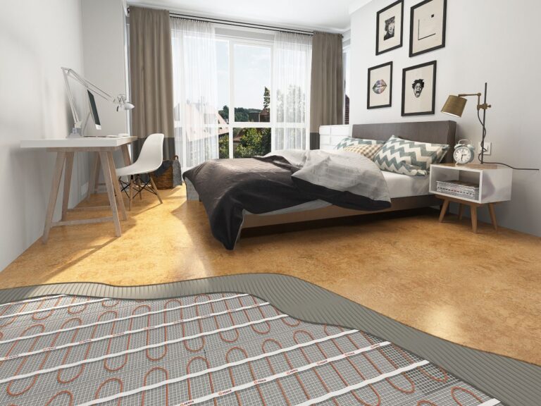 Podlahové vykurovanie  Ecofloor v spálni s pracovňou.