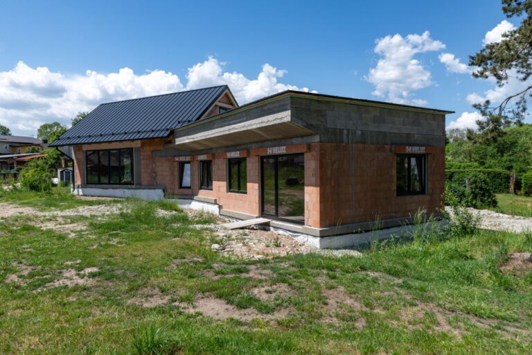 Tehlová hrubá stavba so stavebným systémom Heluz.