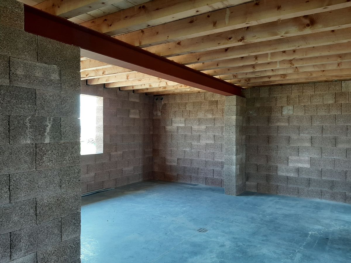 Hrubá stavba z tvaroviek Durisol.