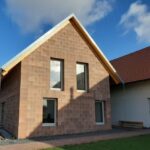 Hrubá stavba domu z tvaroviek Durisol.